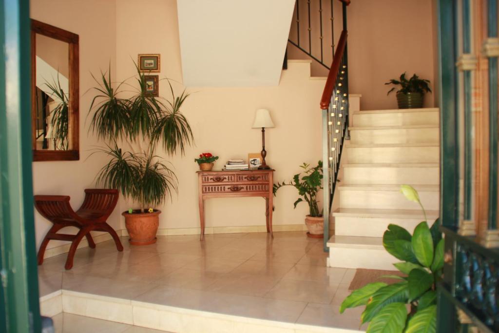Apartamentos Flores in La Carihuela, Torremolinos